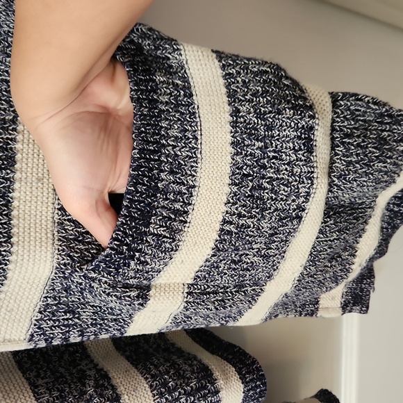 Lucky Brand sweater - Picture 2 of 5